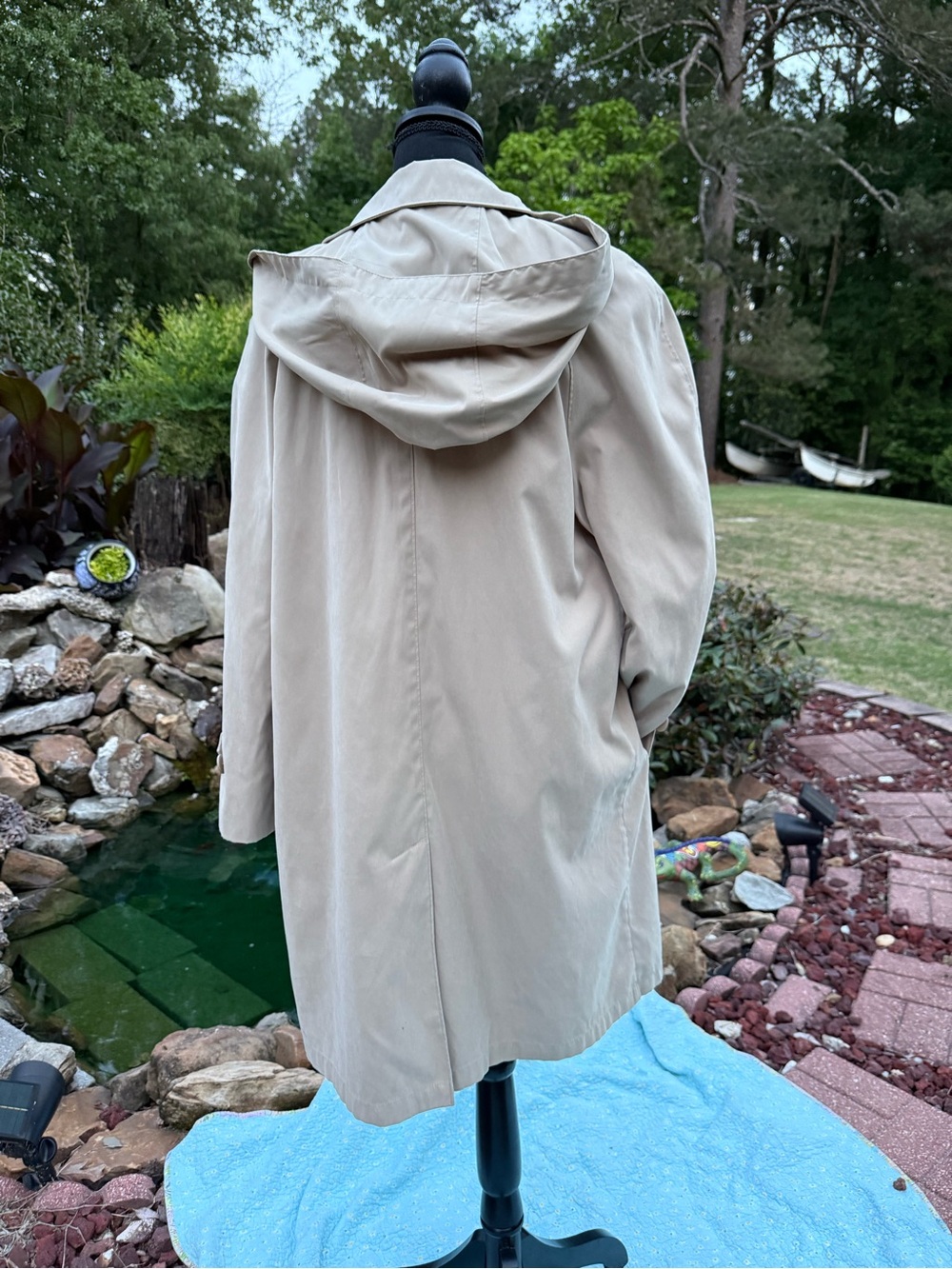 London Fog Khaki Trench Coat - Single-Breasted Detail - Picture 3 of 6